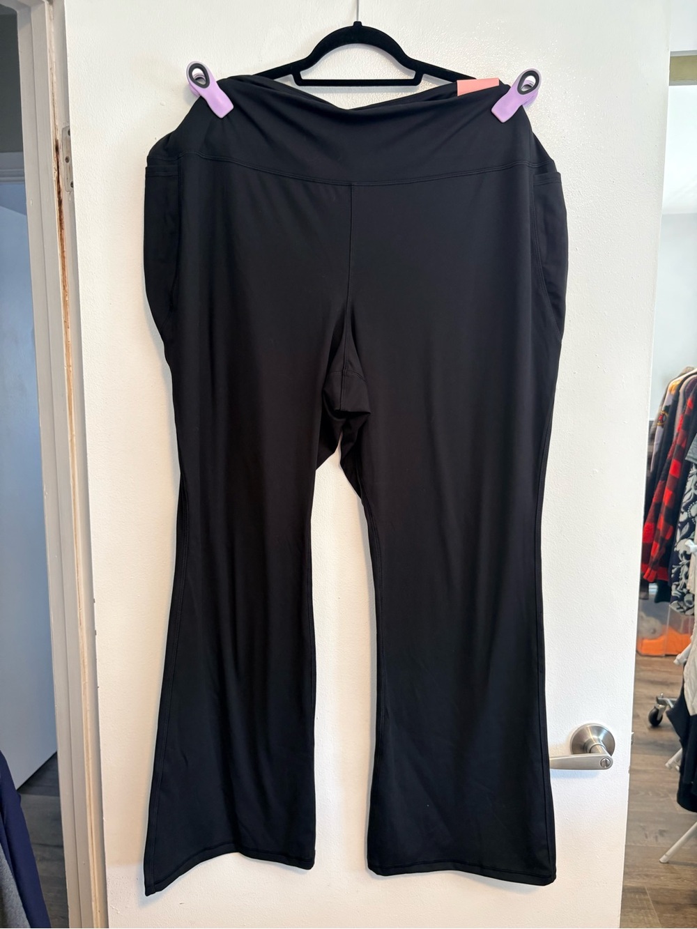 LIVI Soft Recycled Bootcut Pant - size 30/32